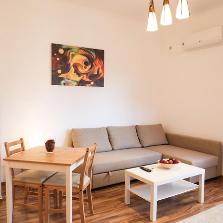 Ultracentral Apartament With Balcony - Old Town Bucharest Luaran gambar