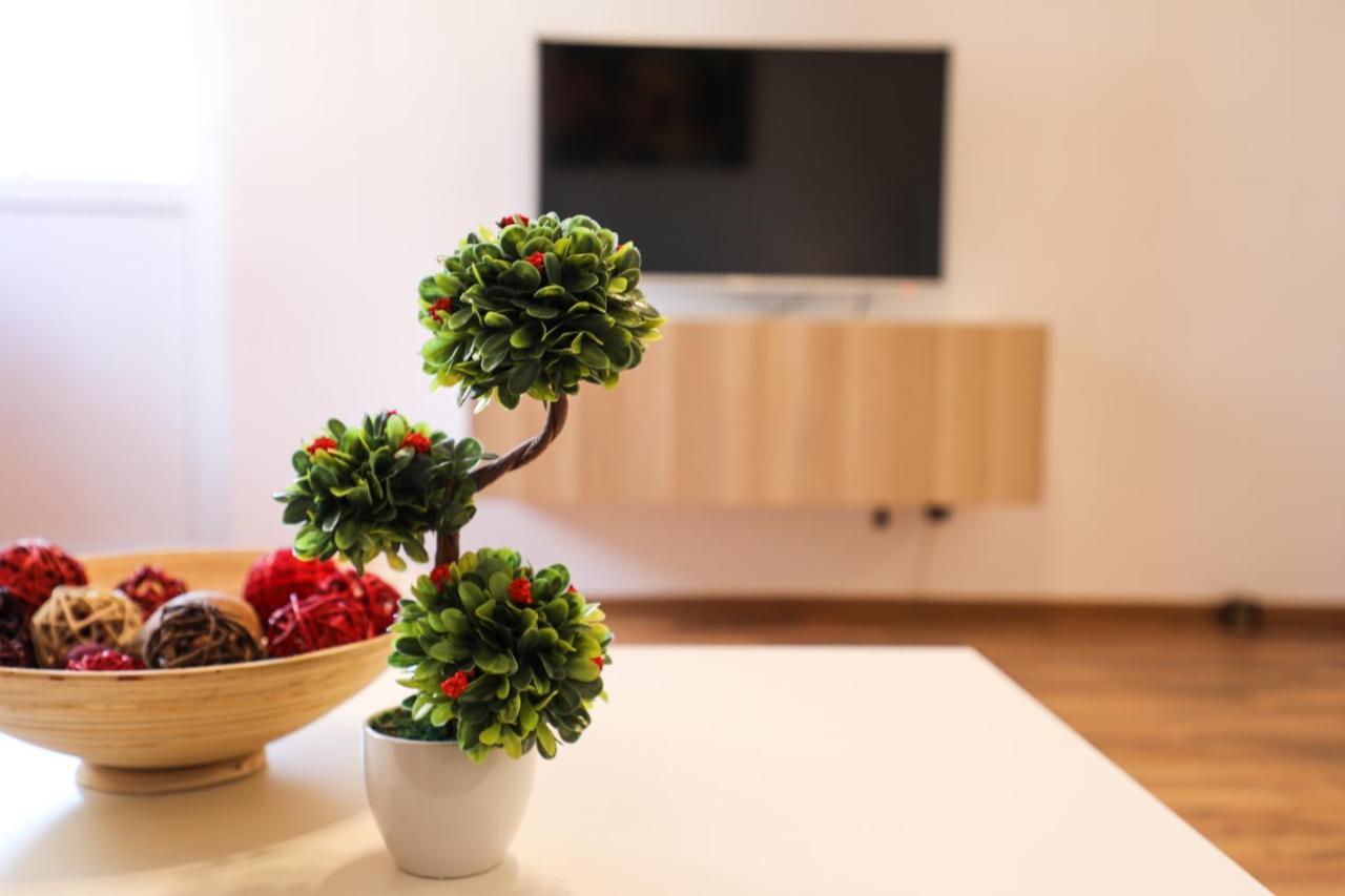 Ultracentral Apartament With Balcony - Old Town Bucharest Luaran gambar